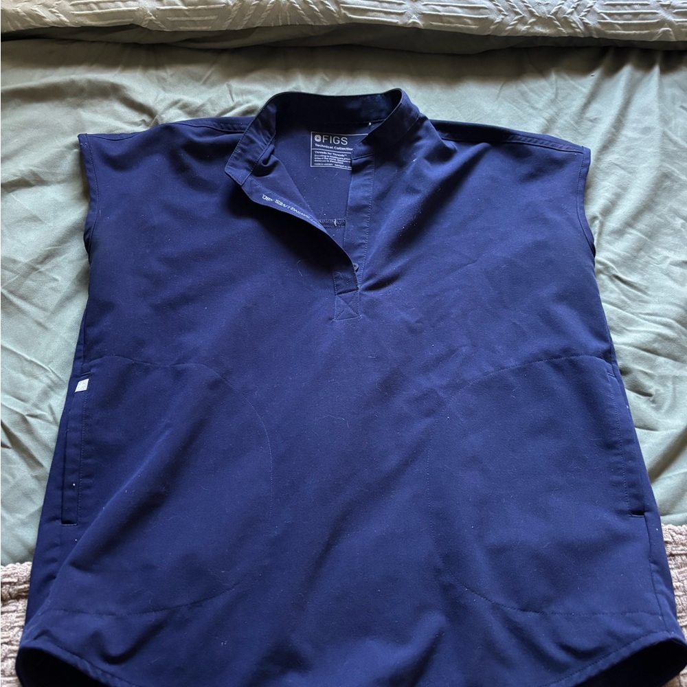 FIGS Women’s Size S Navy Raphael Scrub Top